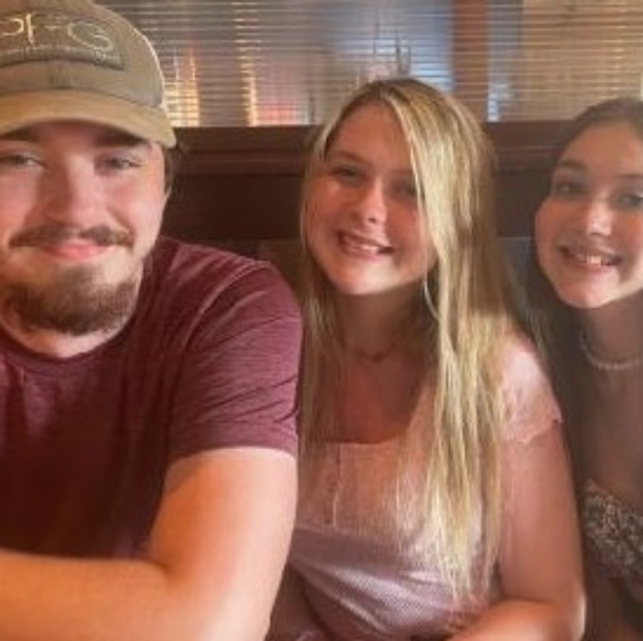 Meet your Posher, Christina - Picture 2 of 7